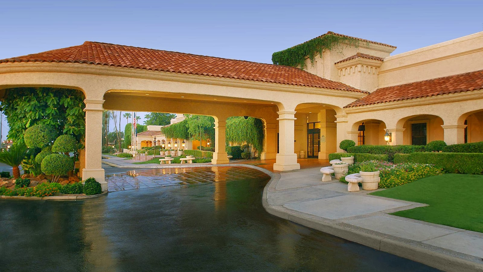 Cofes Scotsdale Plaza Resort