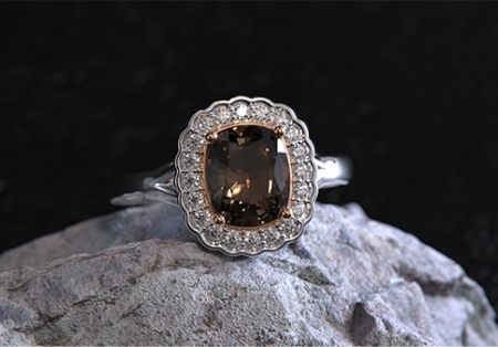 伊万-乌泽姆-布朗-钻石戒指