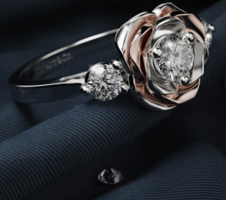 Two-tone rose ring with a diamond on dark fabric, rendered in KeyShot Two-tone rose ring with a diamond on dark fabric, rendered in KeyShot
